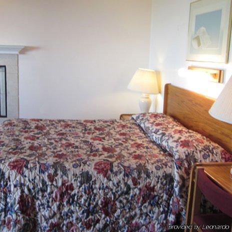 Cozy Cove Beachfront Resort Inn Lincoln City Room photo