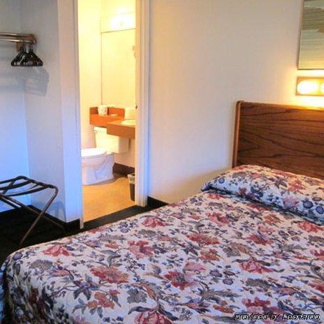 Cozy Cove Beachfront Resort Inn Lincoln City Room photo