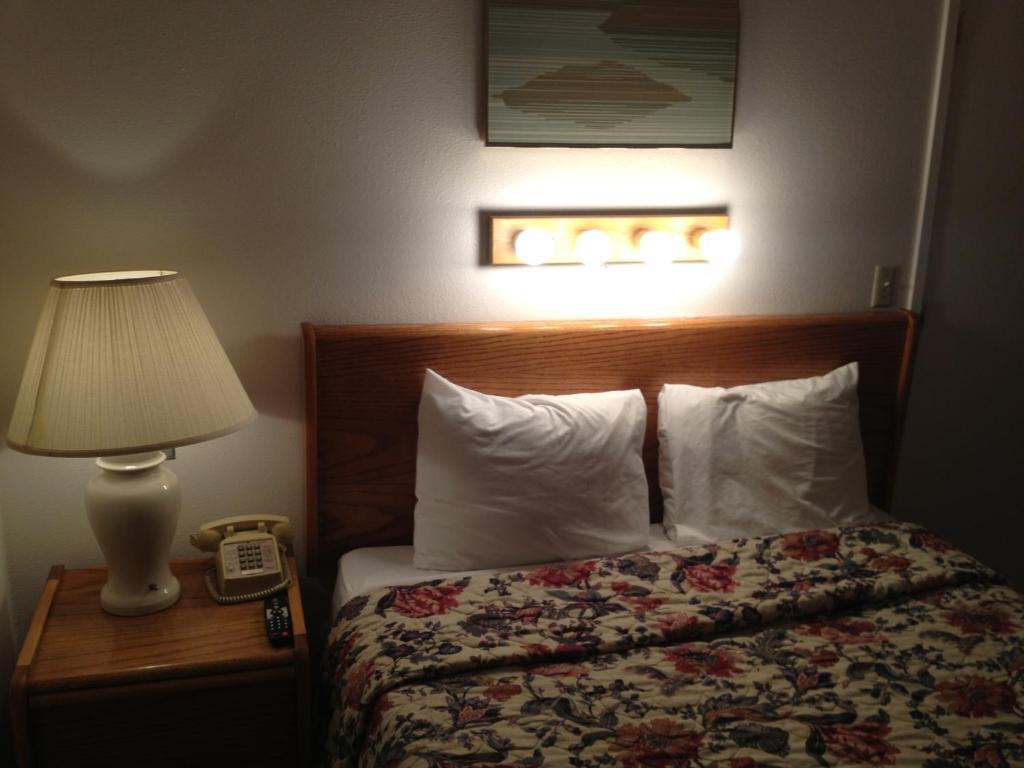 Cozy Cove Beachfront Resort Inn Lincoln City Room photo